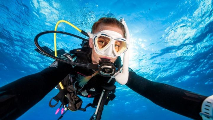A student diver giving the OK sign underwater